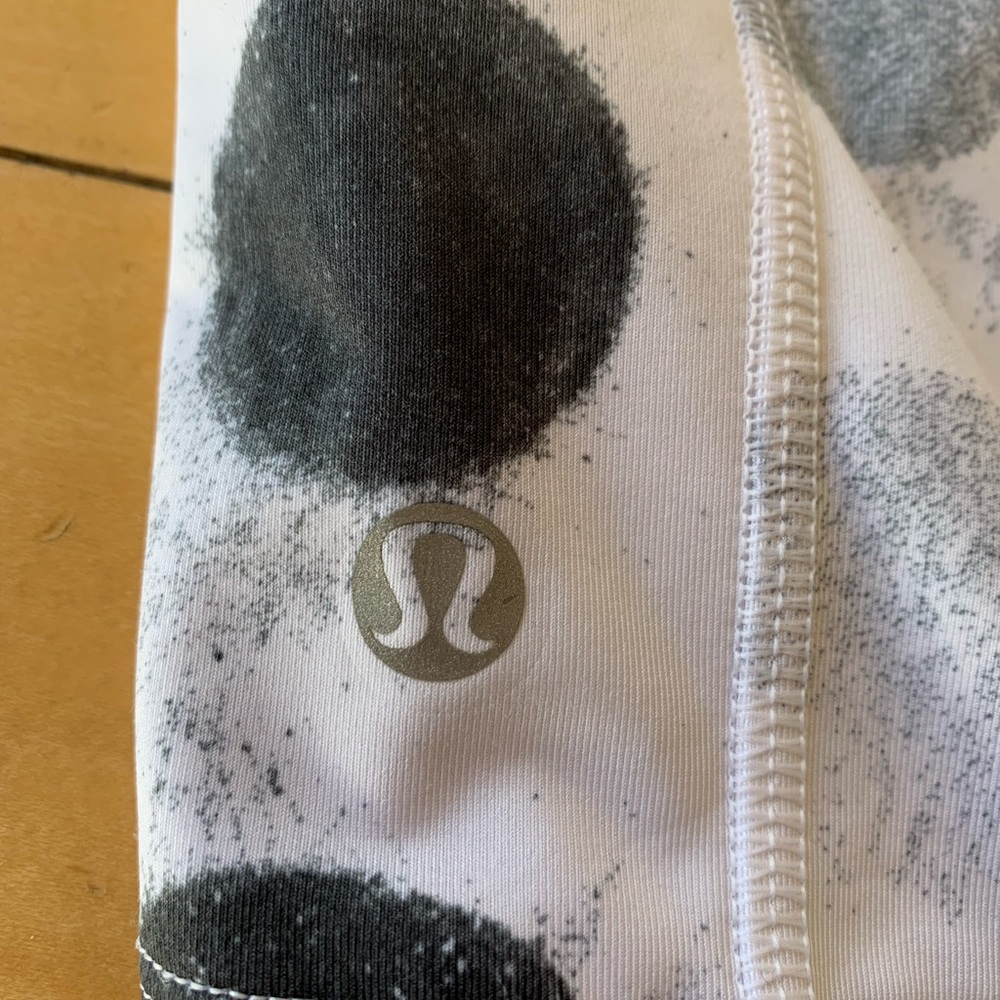 EUC 🍋 Lululemon Run: Dart and Dash Short - Picture 5 of 7